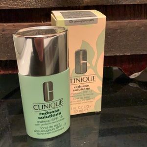 NIB Clinique Redness Solutions Makeup SPF 15
